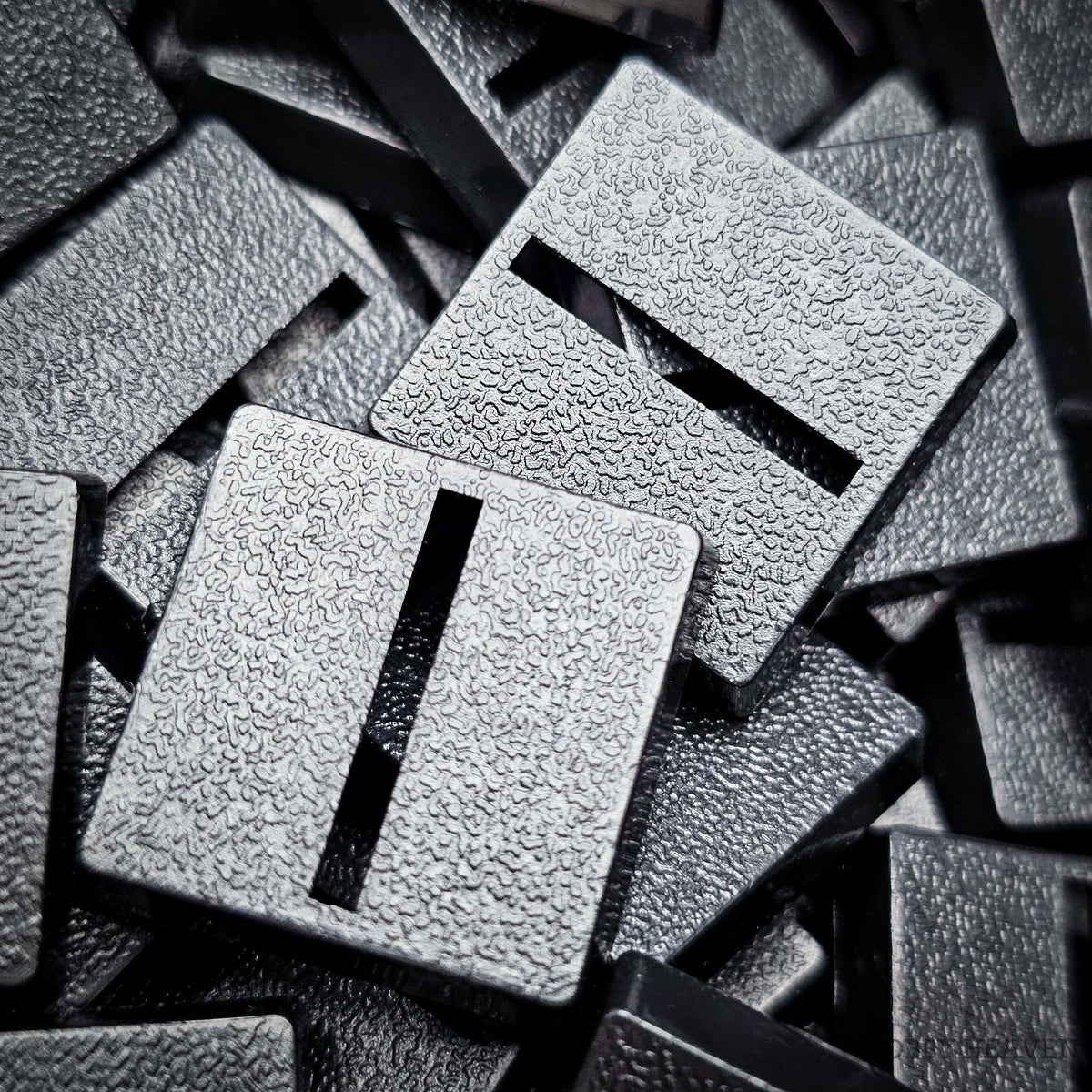 30mm Square Parallel Slotted Plastic Bases – Miniature Models For Wargames, ToW, Hobby Heaven