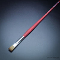 Picture of Da vinci set 5269, size 12 brush on black background.