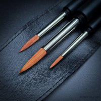 Close-up of da Vinci Cosmotop-Spin synthetic round brush tips showing fine points and springy fibre