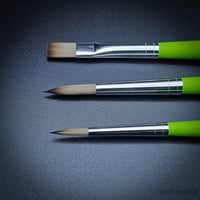 Close-up of da Vinci FIT 4209 brush handle, showcasing the ergonomic design for reduced hand fatigue