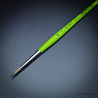 da Vinci FIT 4209 Round Brush (Size 4) on black background, showcasing ergonomic handle and fine point for detailed work