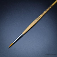 da Vinci Junior 4211 Round Brush (Size 2) on black background, showcasing its fine point for detailed work