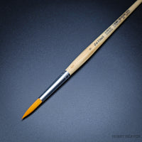 da Vinci Junior 4211 Round Brush (Size 8) on black background, showcasing its fine point for detailed work