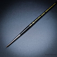 Winsor & Newton's Size 000 finest brush for watercolor and gouache detailing