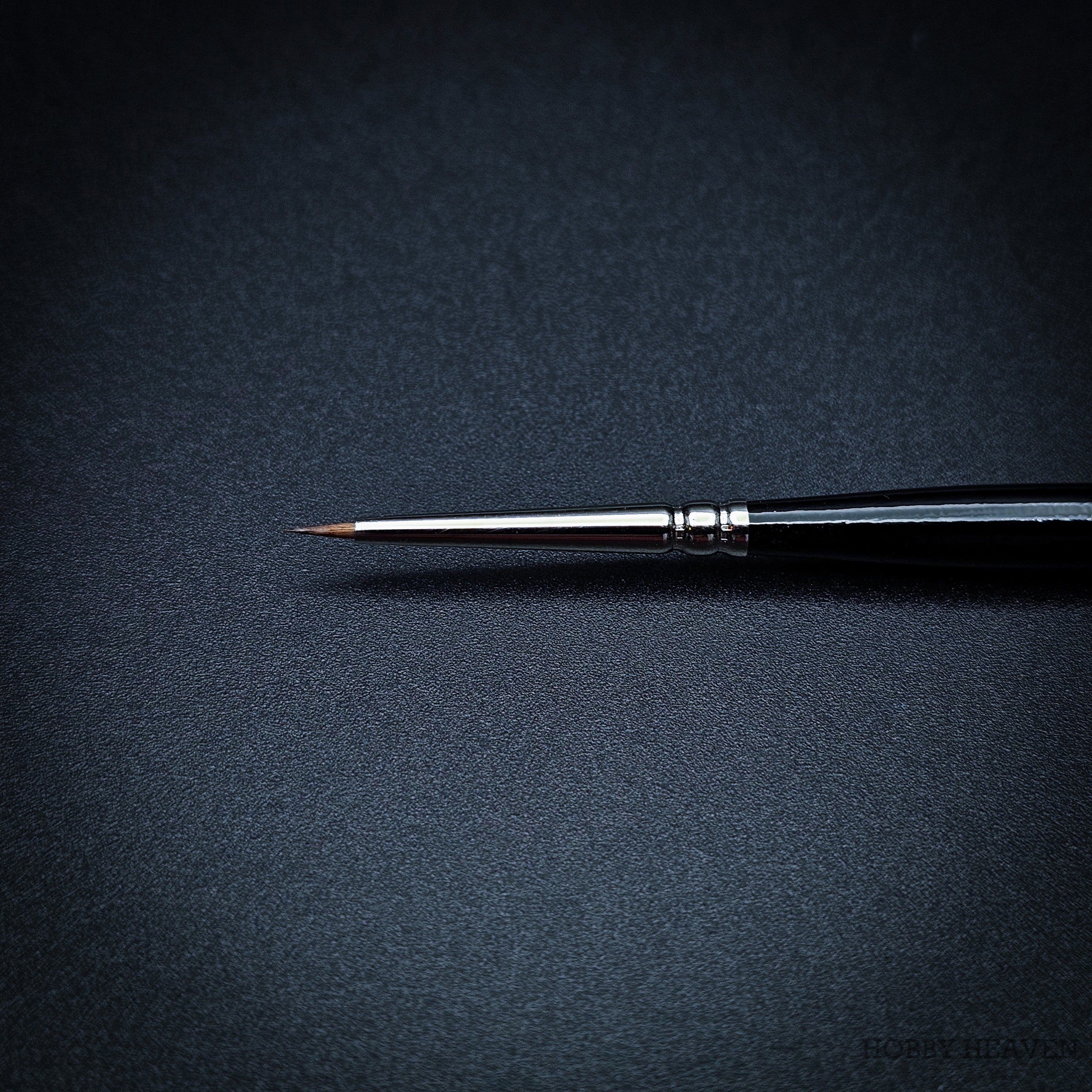 Raphael Series 8400 — Kolinsky Sable Round