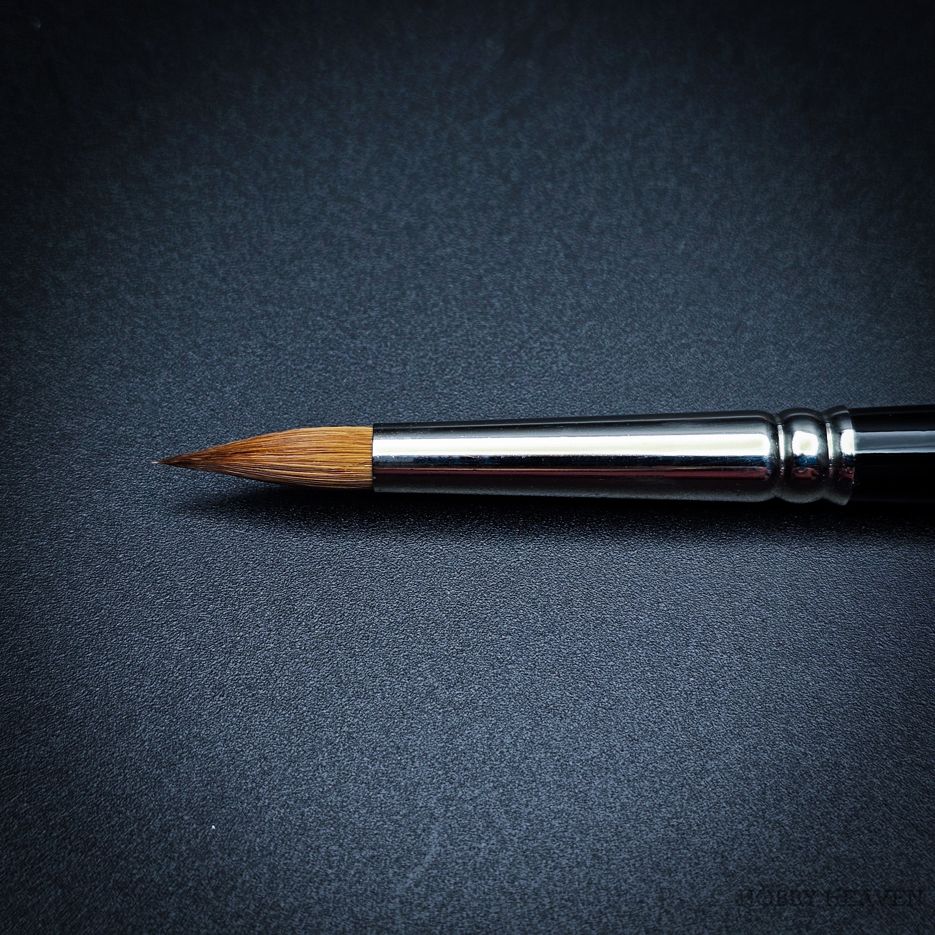 Raphael Series 8400 — Kolinsky Sable Round