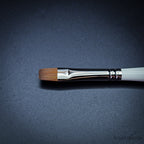 Close-up of R20 Red Dot short flat brush head showing the squared synthetic bristle edge