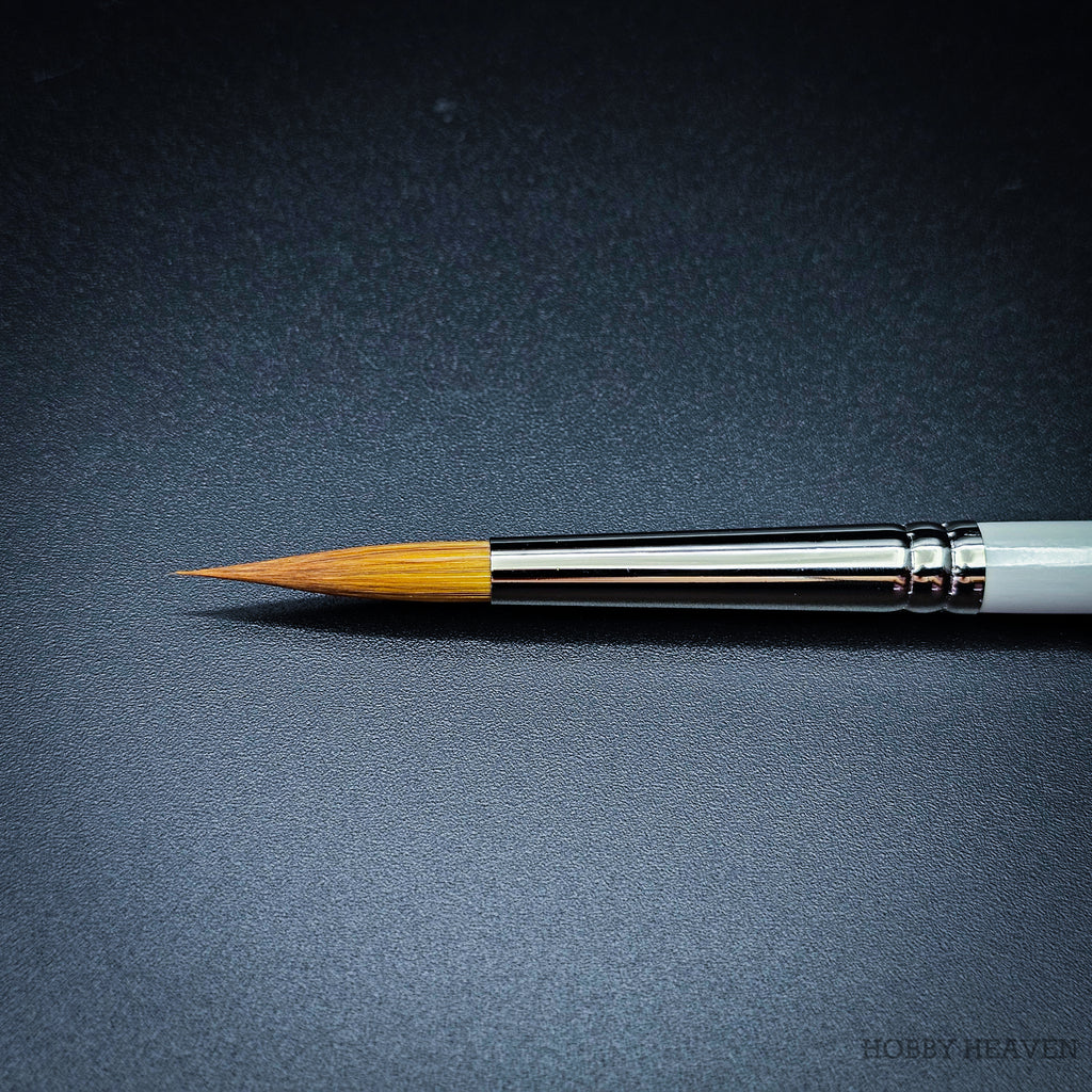 Close-up of R13 sable blend designer pointed brush head showing the tapered golden-toned fibre