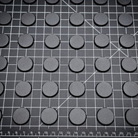 Set of 25mm round ABS plastic bases arranged in a grid, perfect for Warhammer 40k miniatures.