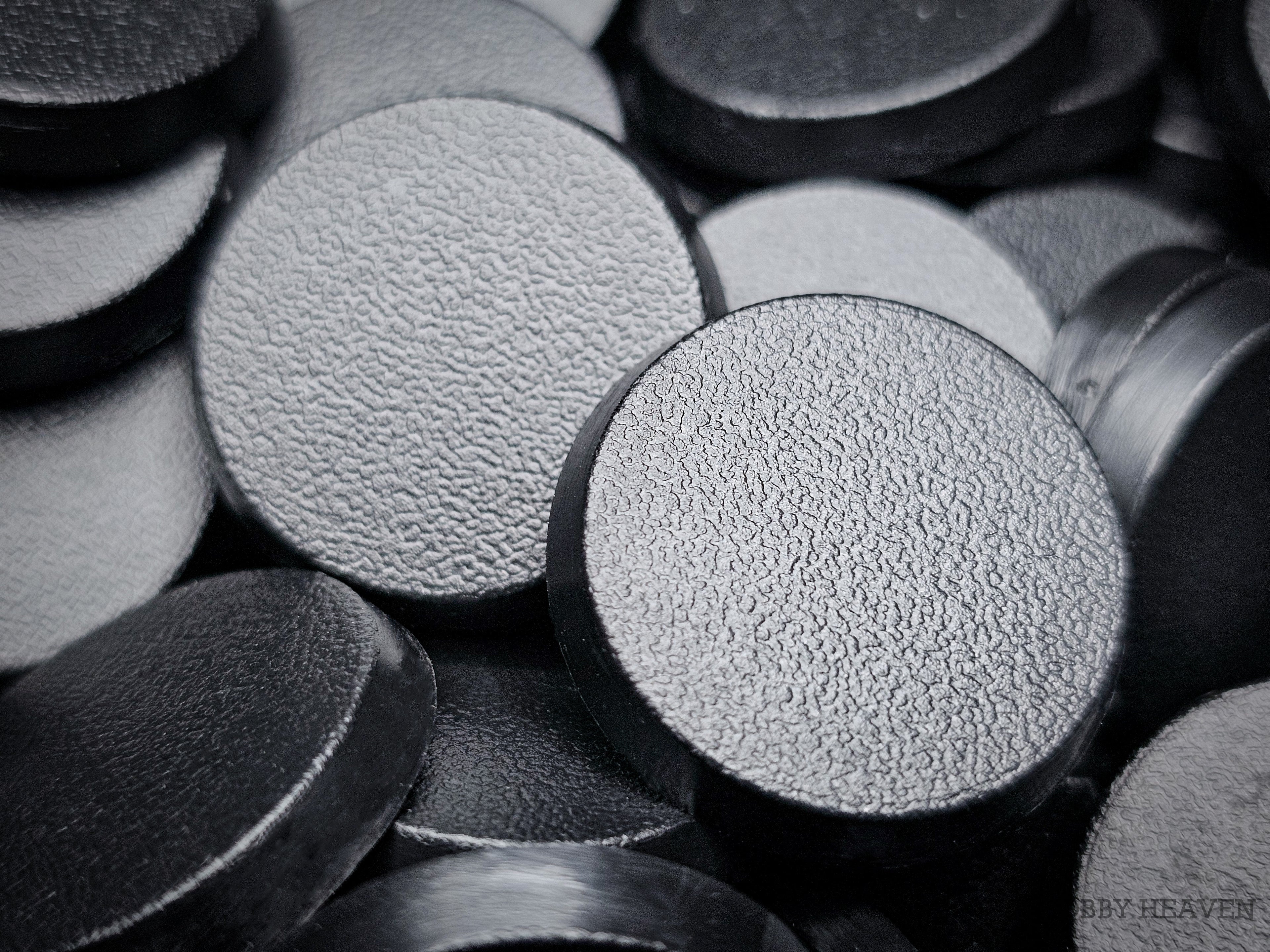 Close-up of 25mm round bases for Warhammer 40k, Age of Sigmar, and other tabletop games