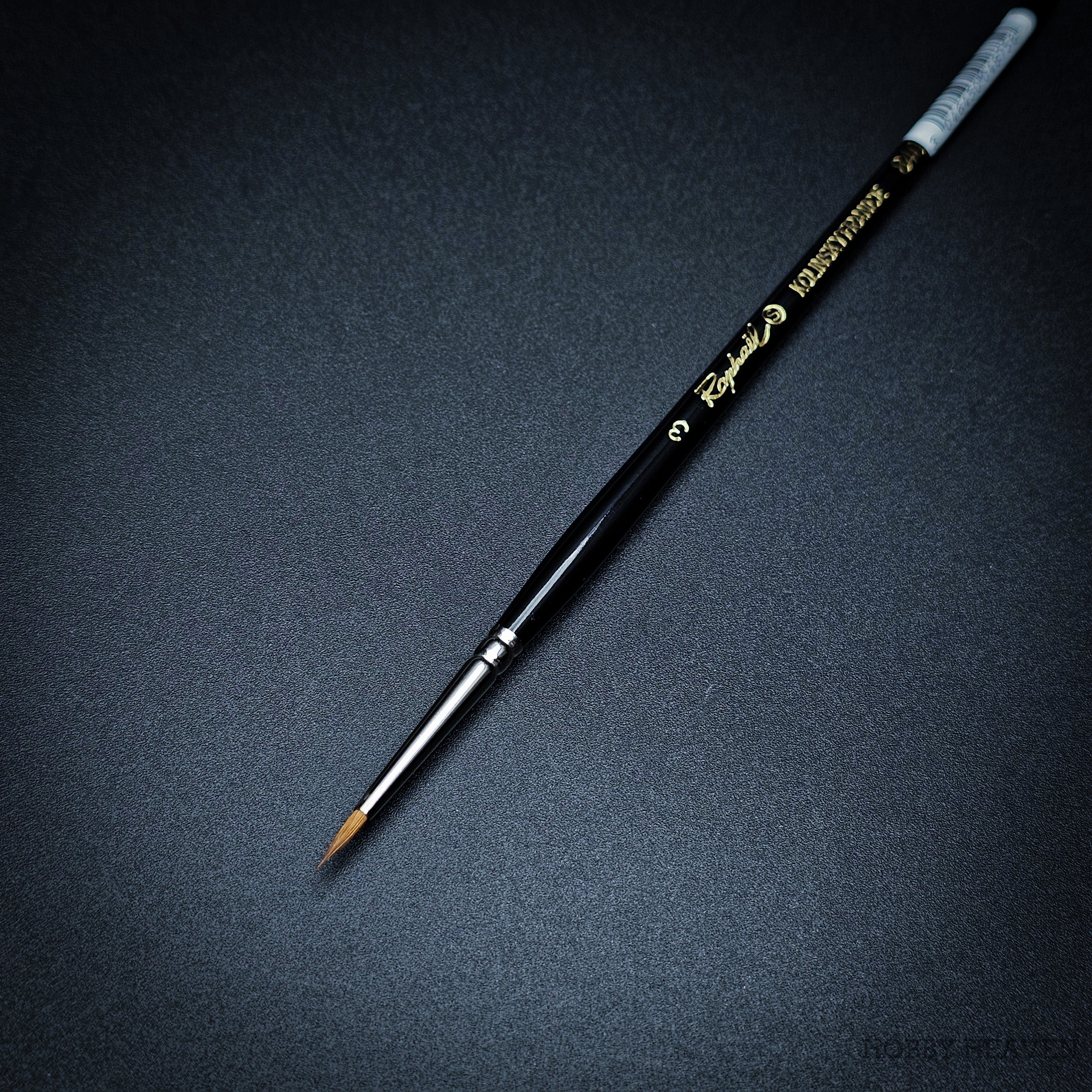 Raphael Series 8400 — Kolinsky Sable Round