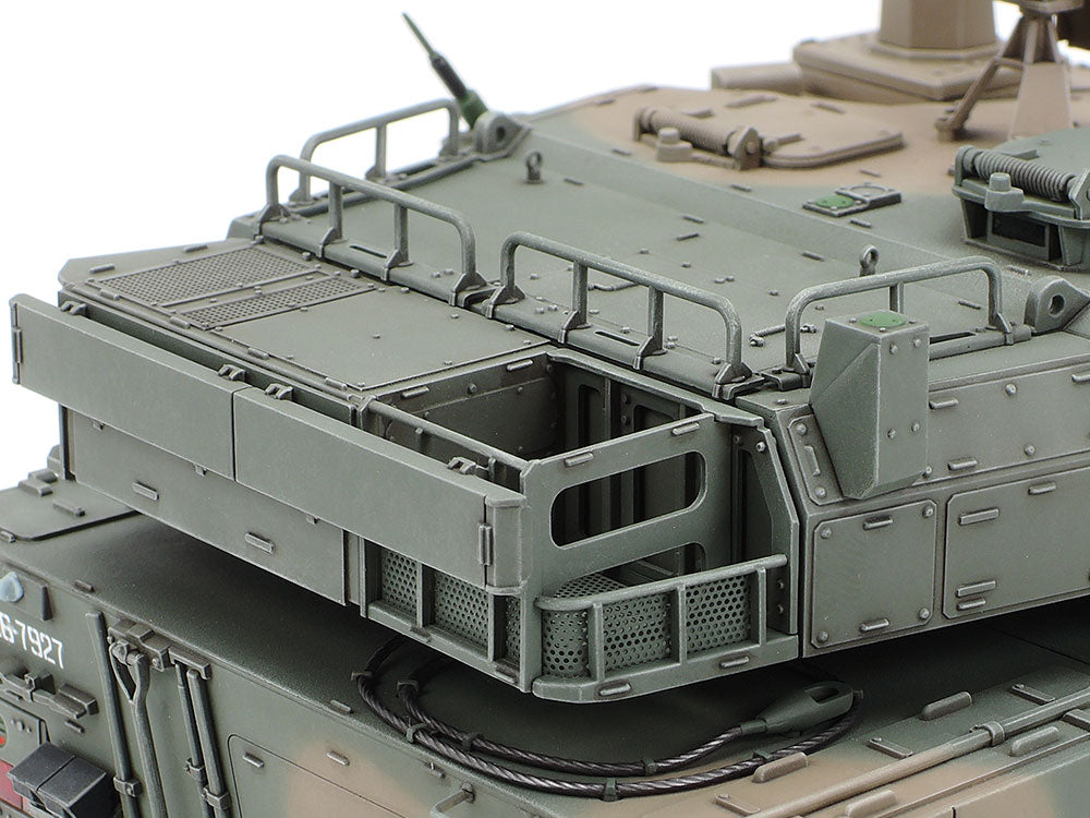 The turret rear from the side: the slim cleaning rod case, rails and basket guards