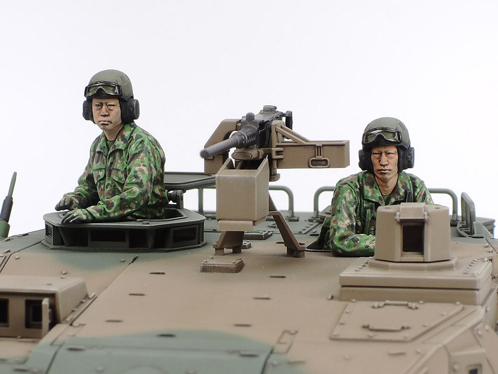 Commander and loader torso figures in the turret hatches