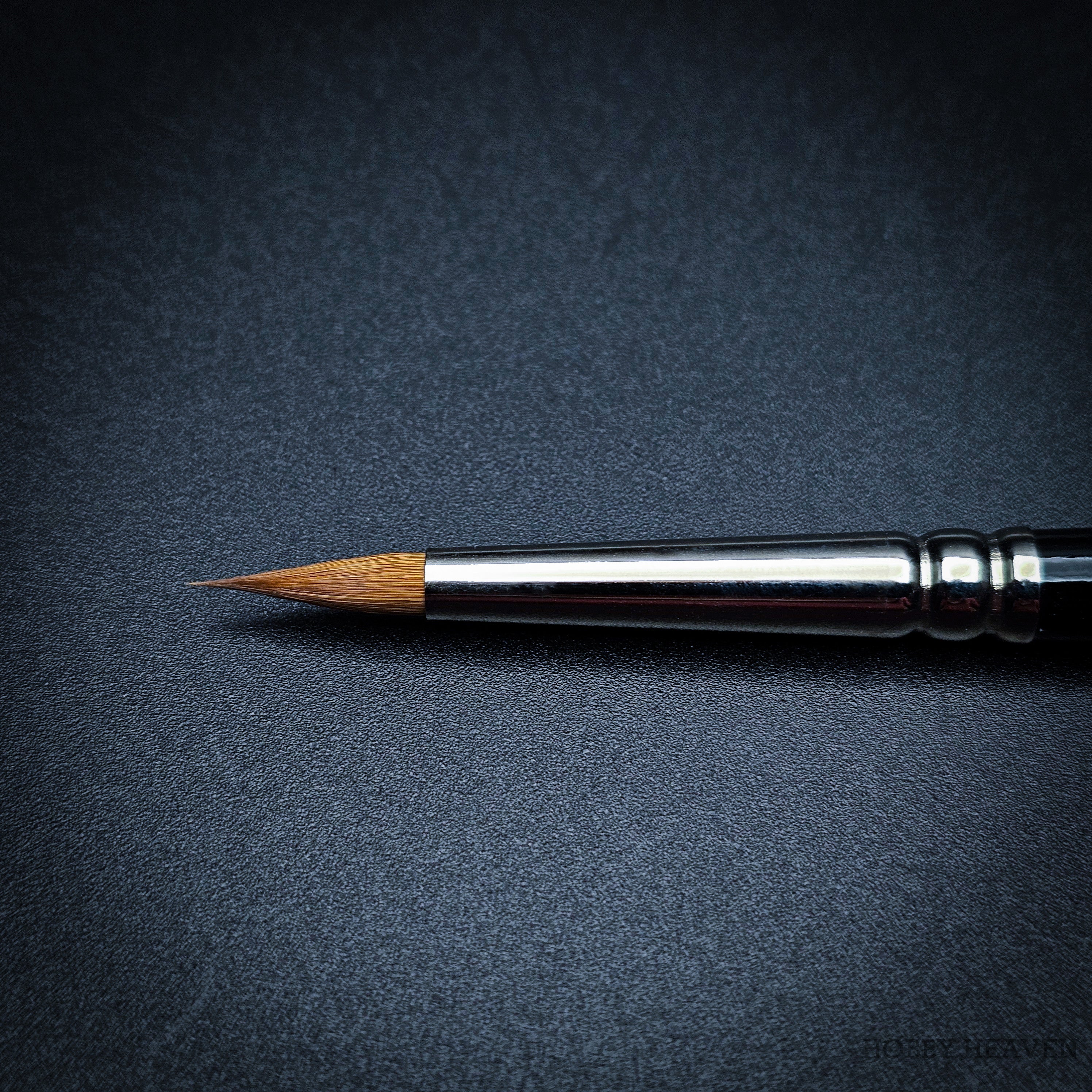 Raphael Series 8400 — Kolinsky Sable Round