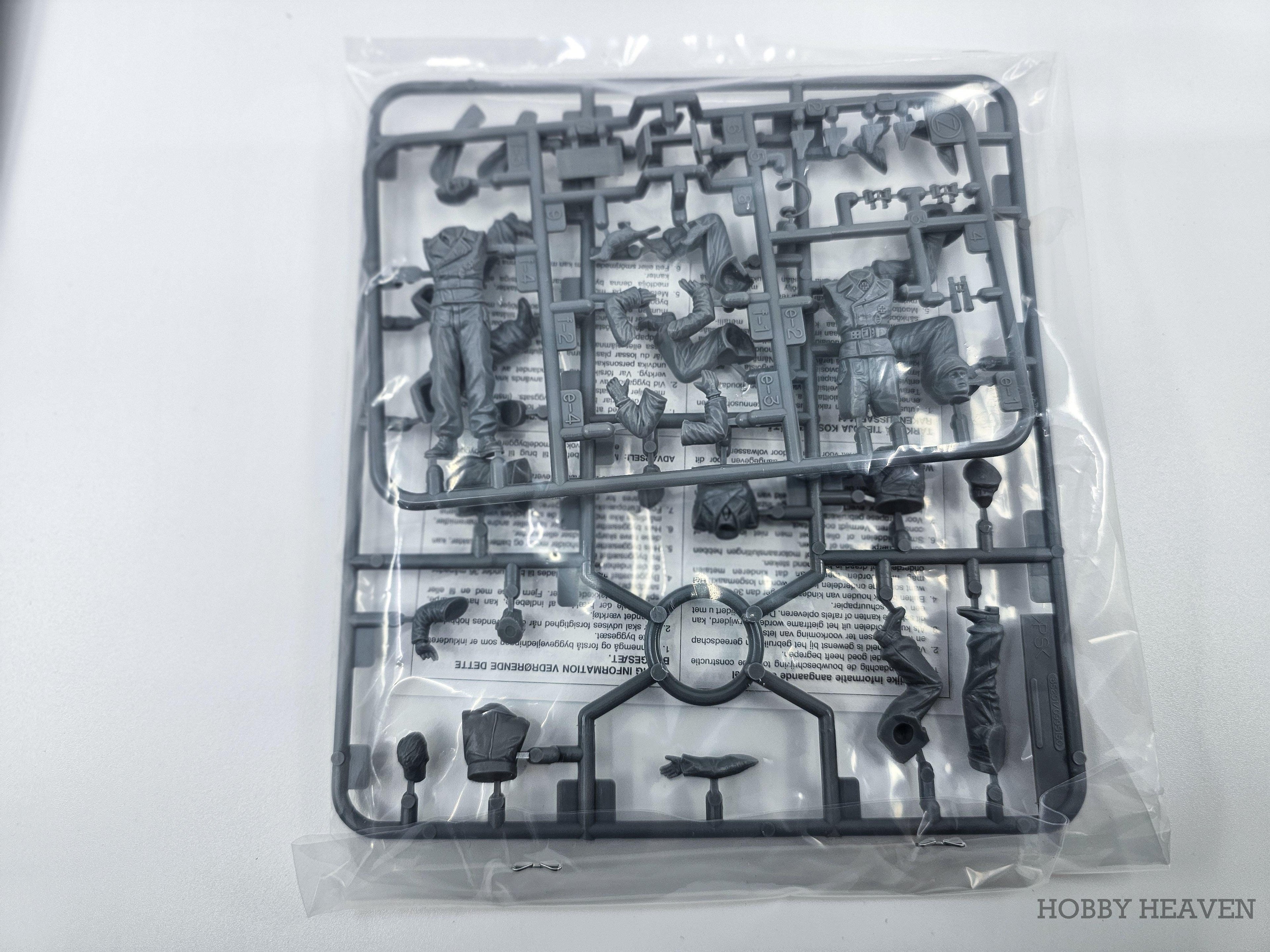 Tamiya 1/35 German Tank Crew At Rest 35201