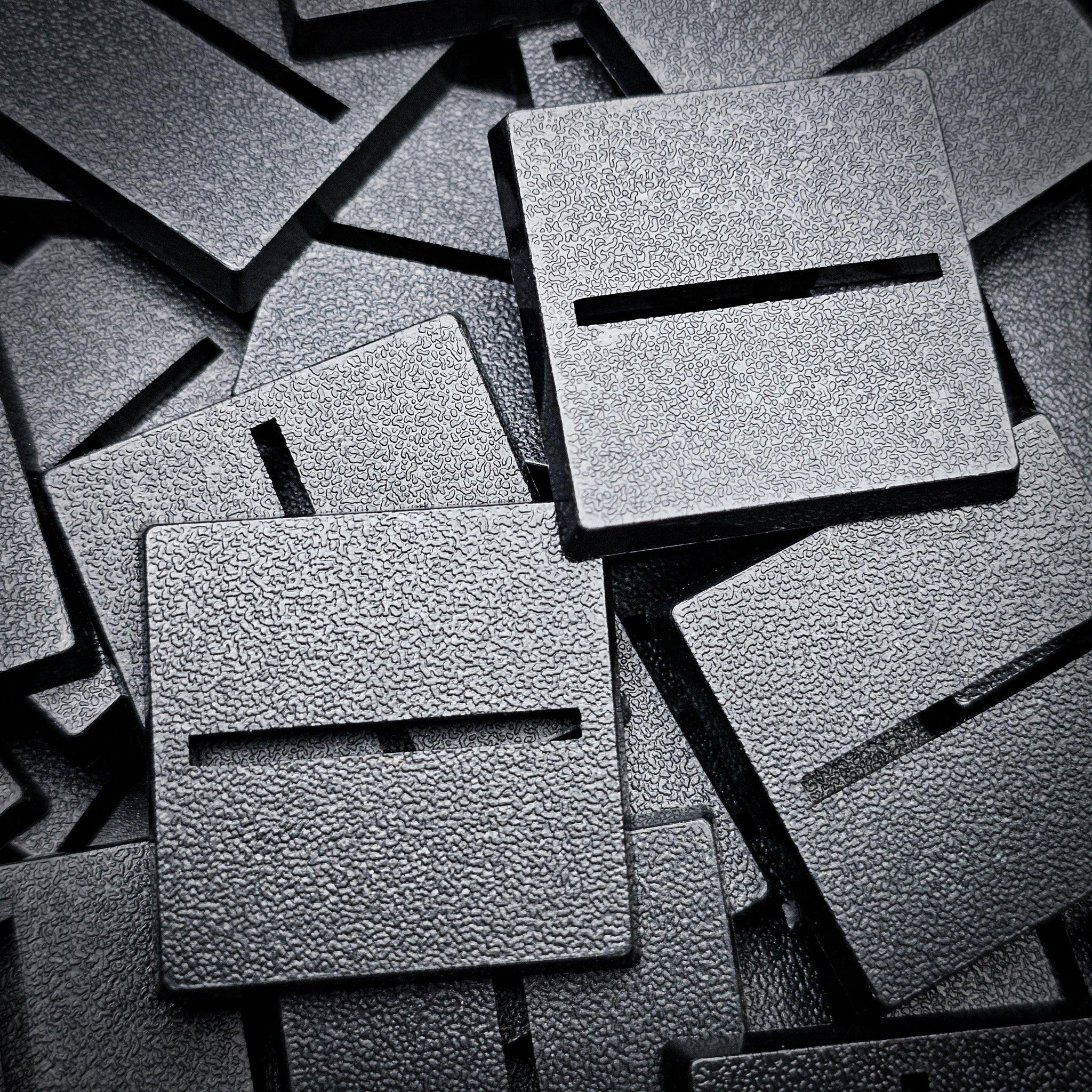 Wargamng 25x25 Slotted Square Mnature Base Sutable for Warhammer Wargamng 25x25 Slotted Square Mnature Base Sutable for Warhammer