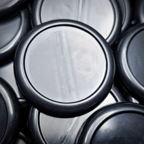 Black 30mm round wide-lip wargaming bases with a raised rim and flat slot-free recessed top, injection-moulded ABS.