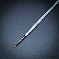 Pro Arte Masterstroke Series 60 – Close-up of size 3/0 Prolon Round Brush on black background.
