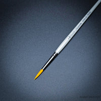 Pro Arte Masterstroke Series 60 – Close-up of size 4 Prolon Round Brush on black background.

