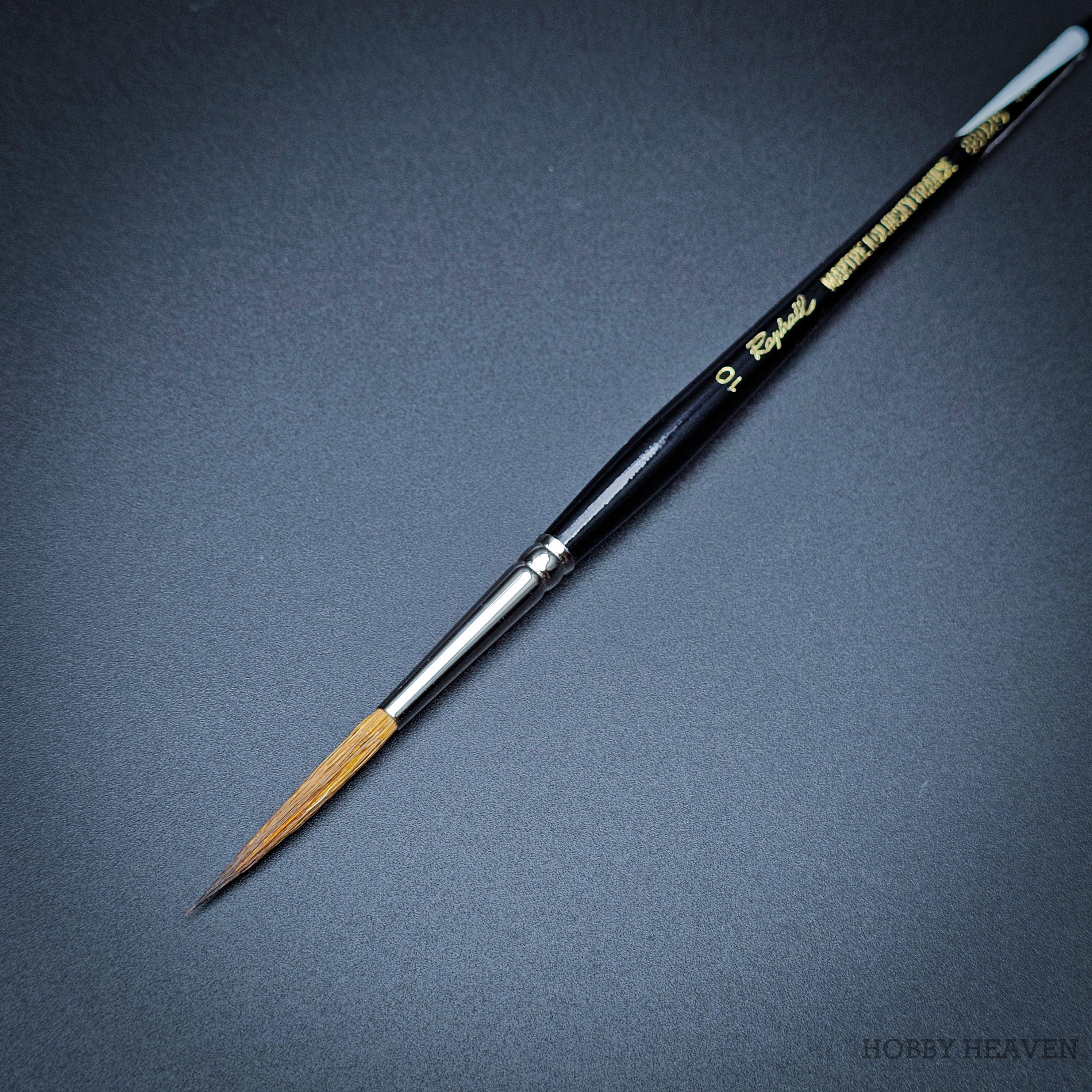 Raphael Kolinsky Sable Brush 88026 – Close-up of size 10, fine detail long tip liner on black background.