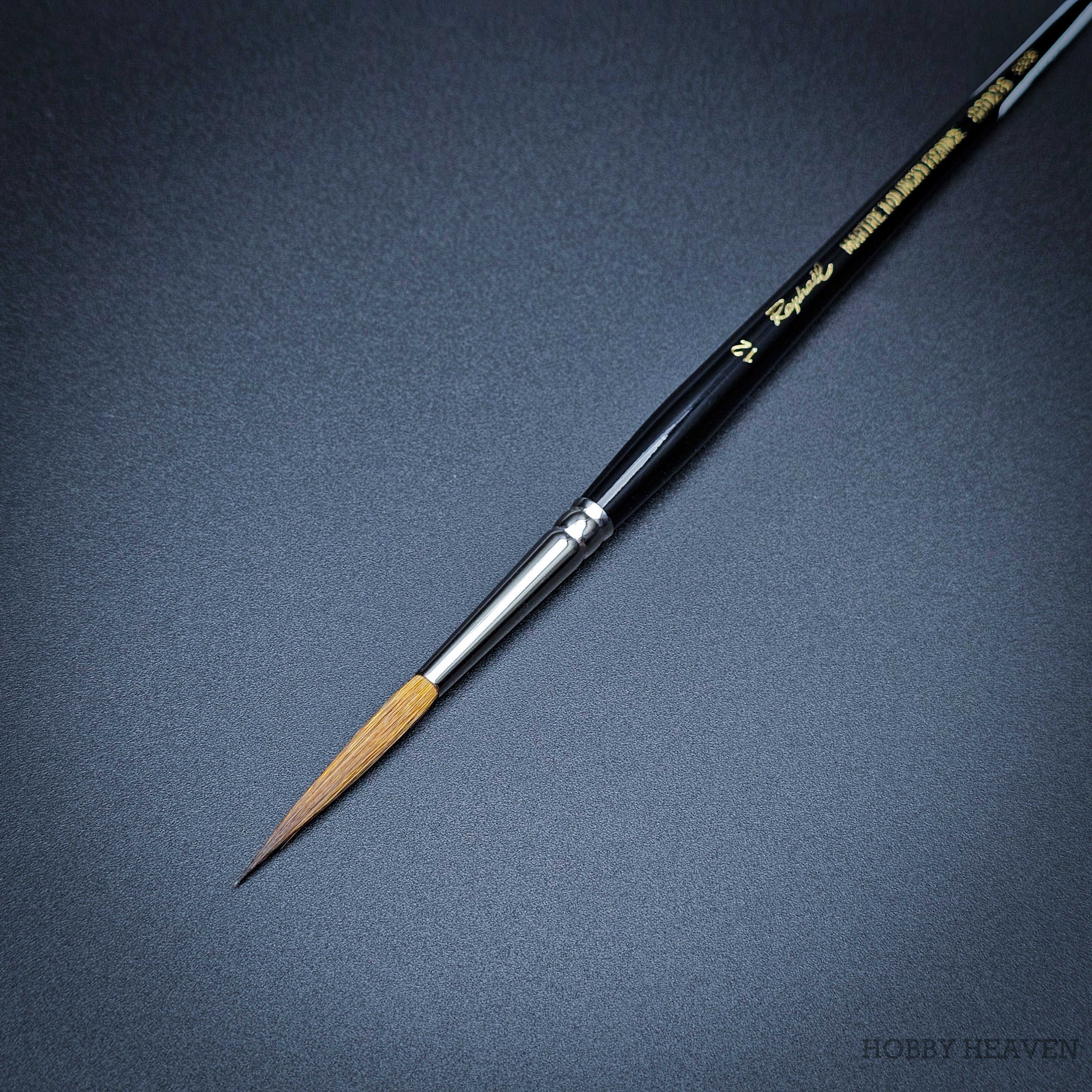 Raphael Kolinsky Sable Brush 88026 – Close-up of size 12, fine detail long tip liner on black background.
