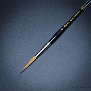 Raphael Kolinsky Sable Brush 88026 – Close-up of size 12, fine detail long tip liner on black background.