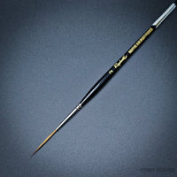 Raphael Kolinsky Sable Brush 88026 – Close-up of size 2, fine detail long tip liner on black background.

