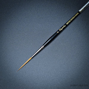 Raphael Kolinsky Sable Brush 88026 – Close-up of size 4, fine detail long tip liner on black background.