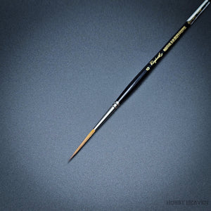 Raphael Kolinsky Sable Brush 88026 – Close-up of size 6, fine detail long tip liner on black background.