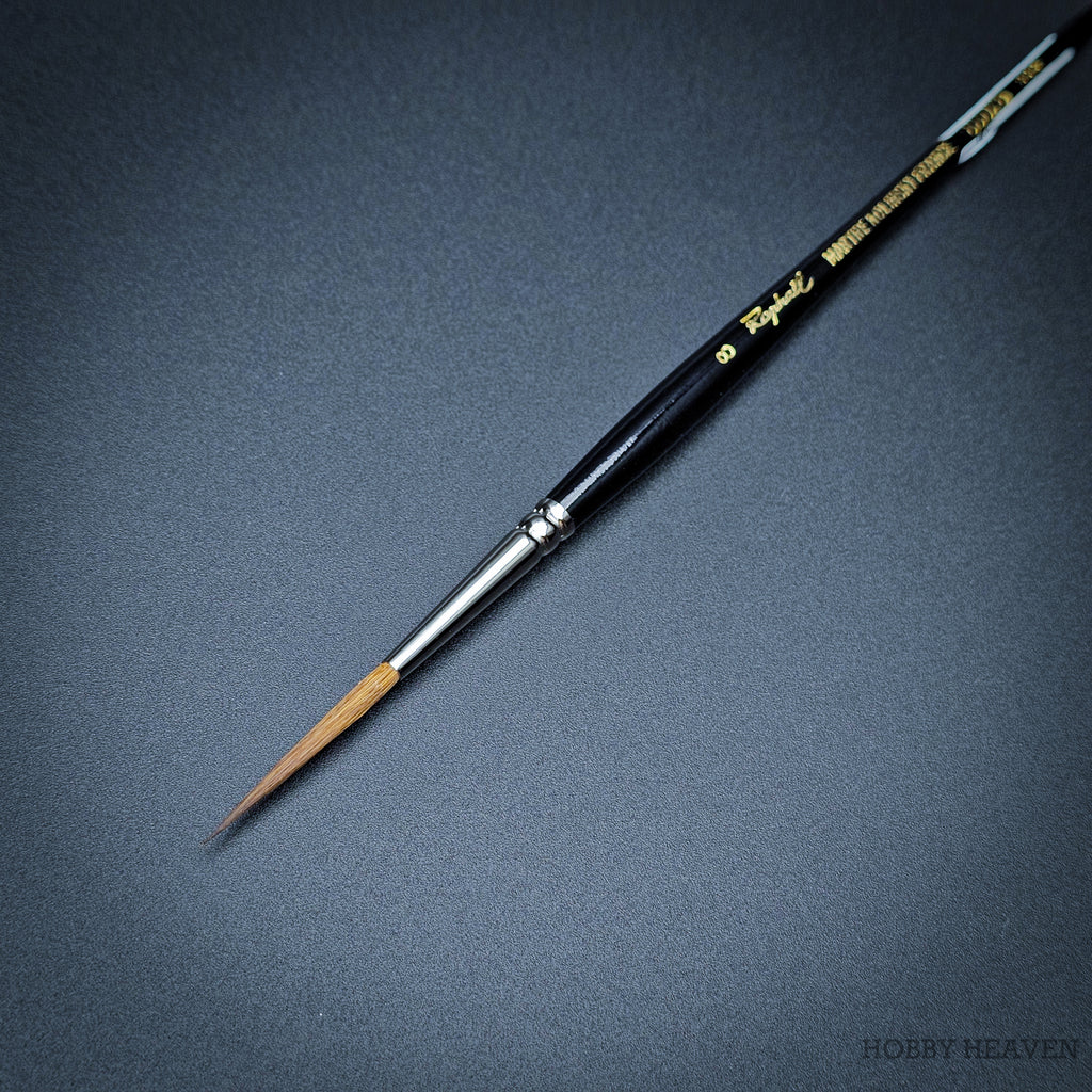 Raphael Kolinsky Sable Brush 88026 – Close-up of size 8, fine detail long tip liner on black background.