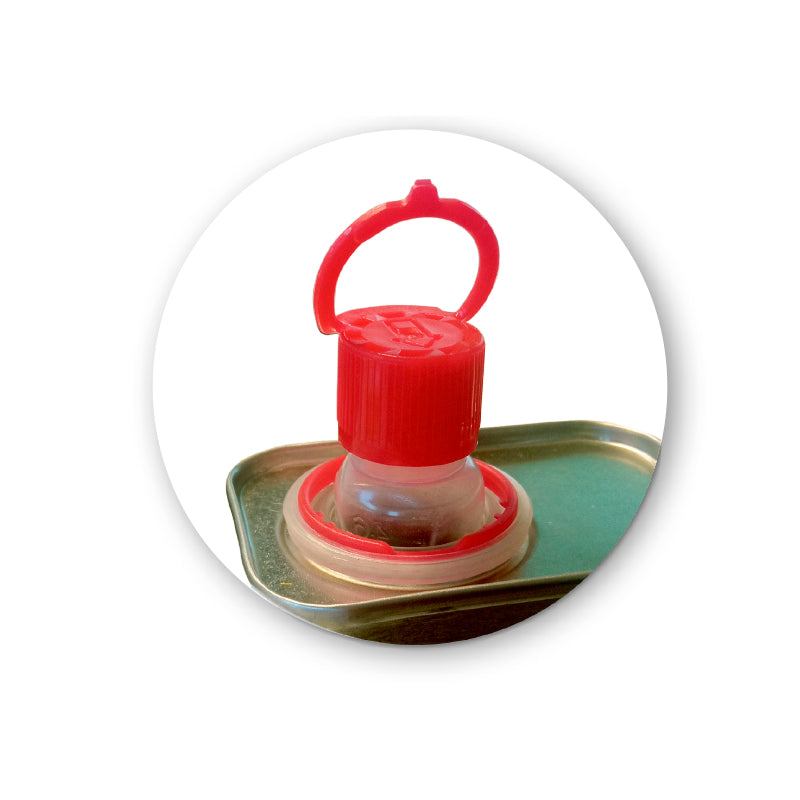 Detail of cap and refill opening on AK Interactive Quick Cement Extra Thin Glue
