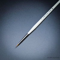 Artis Opus S Series S0 fine detail brush on black background
