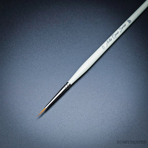 Artis Opus S Series S0 fine detail brush on black background