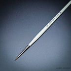 Artis Opus S Series S00 extreme precision brush on black background