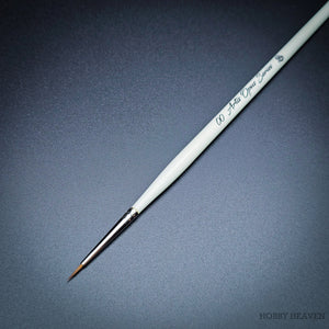 Artis Opus S Series S00 extreme precision brush on black background