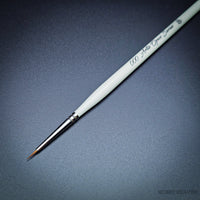 Alt Text: Artis Opus S Series S000 ultra-fine detail brush on black background
