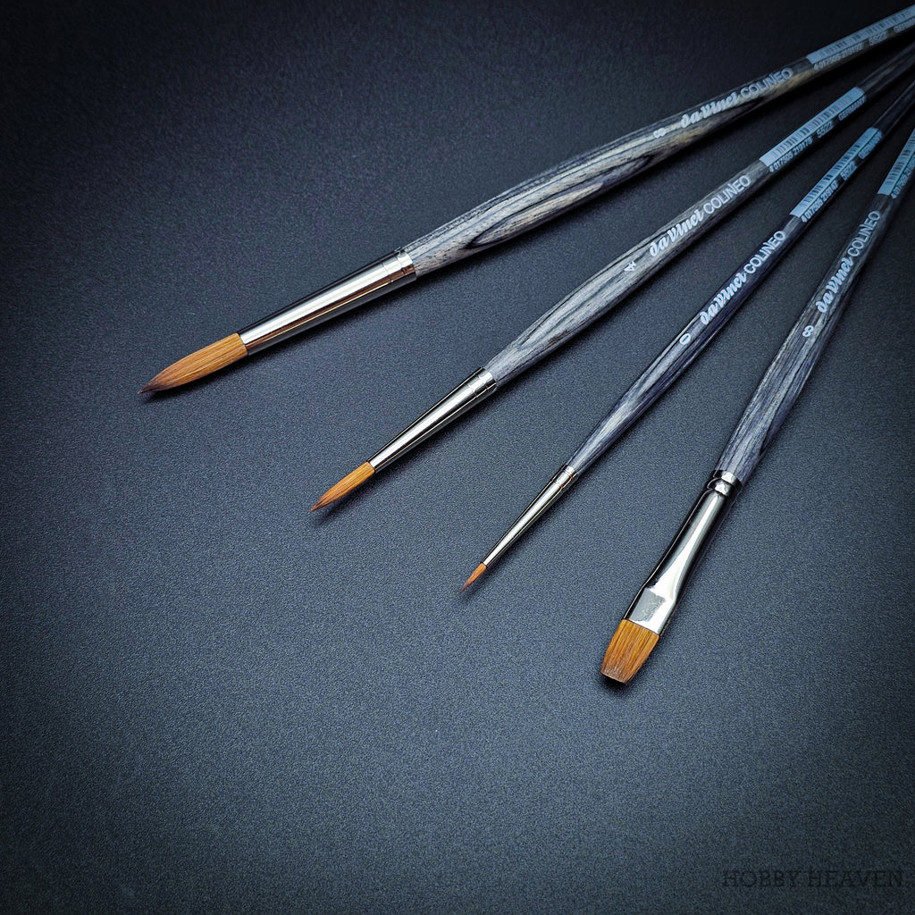 Da Vinci Colineo 4068 brush set angled view on black background