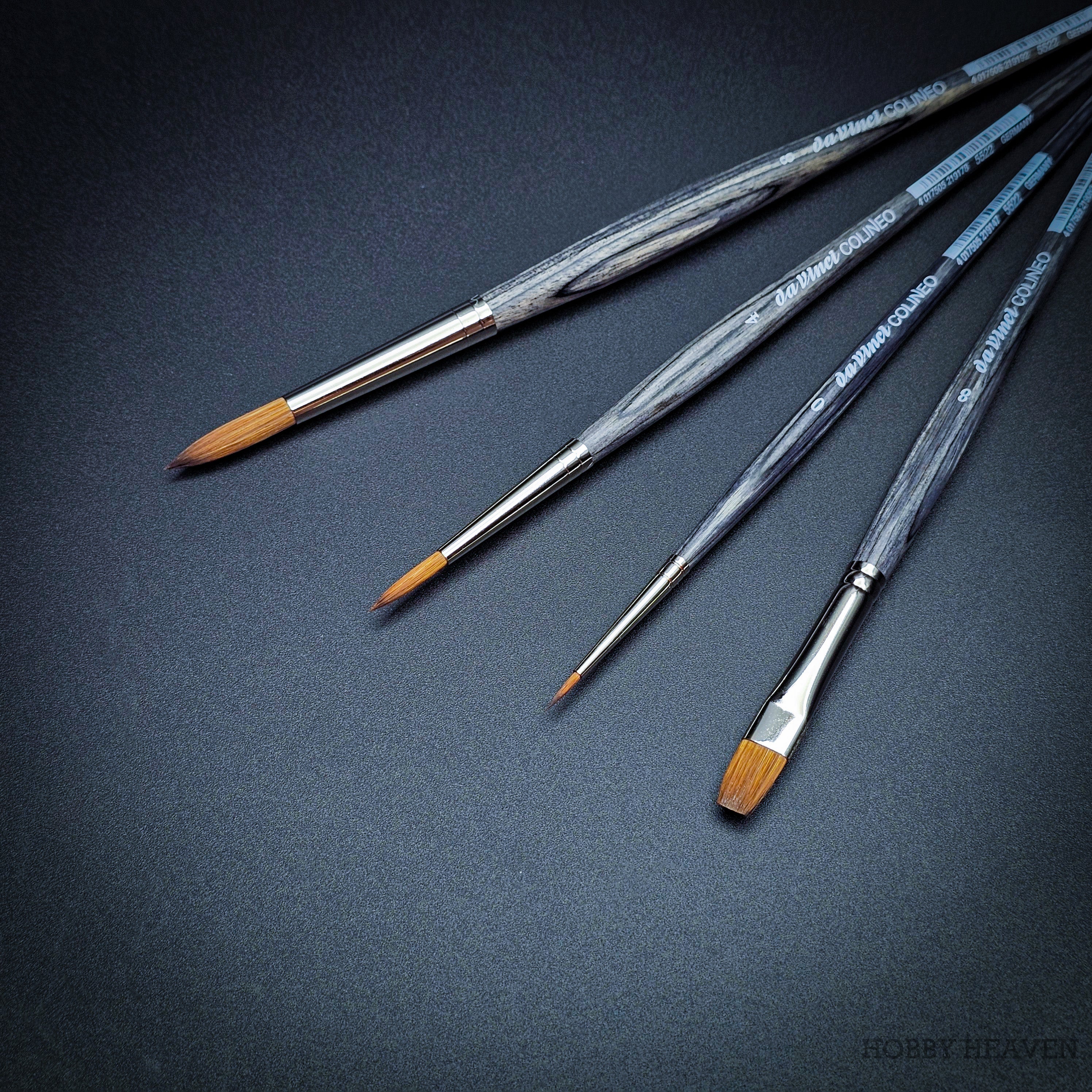 Da Vinci Colineo 4068 brush set angled view on black background