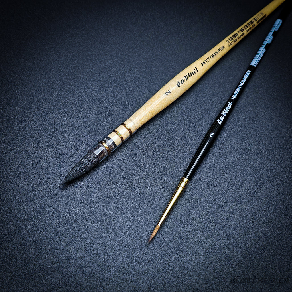 Top view of da Vinci 5247 watercolour brush set with Round and Mop brushes