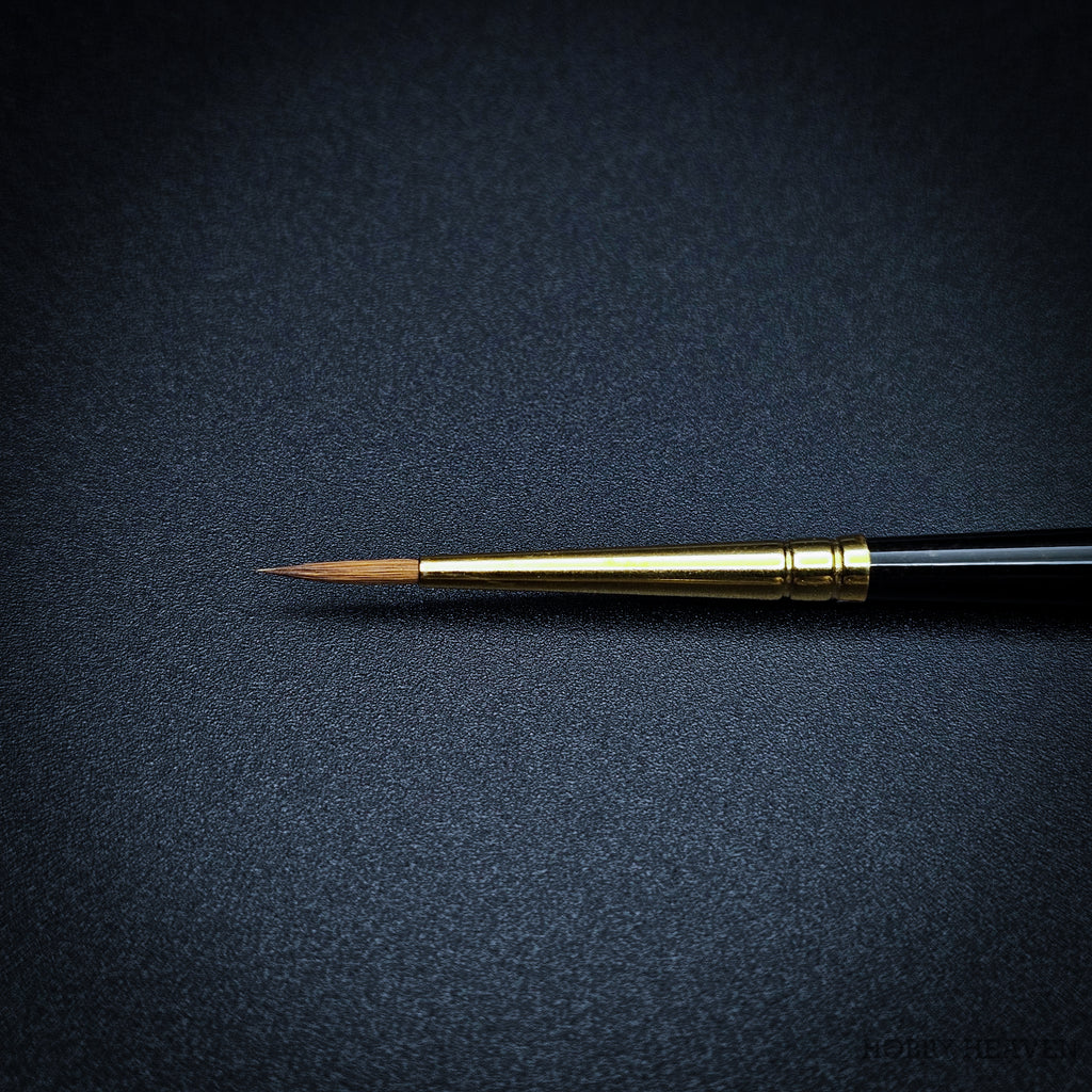 Close-up of da Vinci 5247 Round watercolour brush with fine natural hair tip