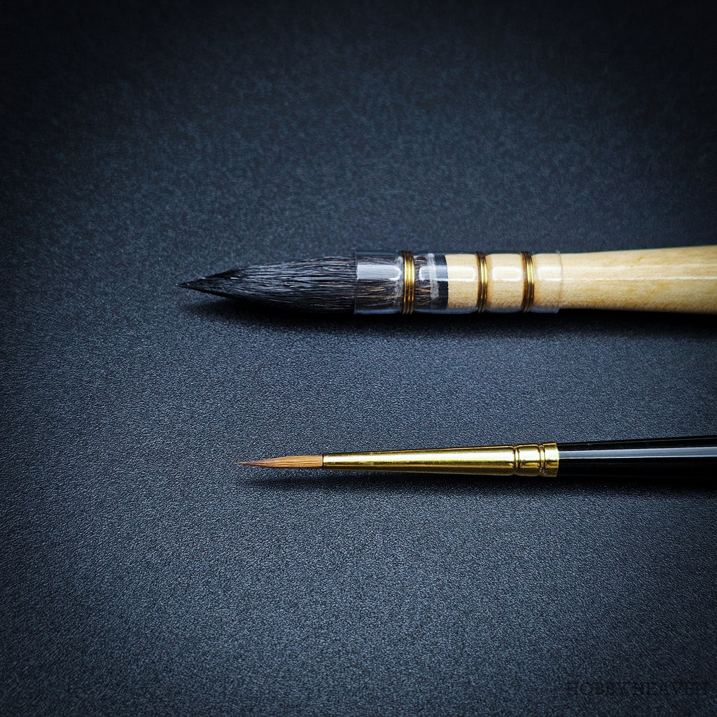 da Vinci 5247 Round and Mop watercolour brushes displayed side by side