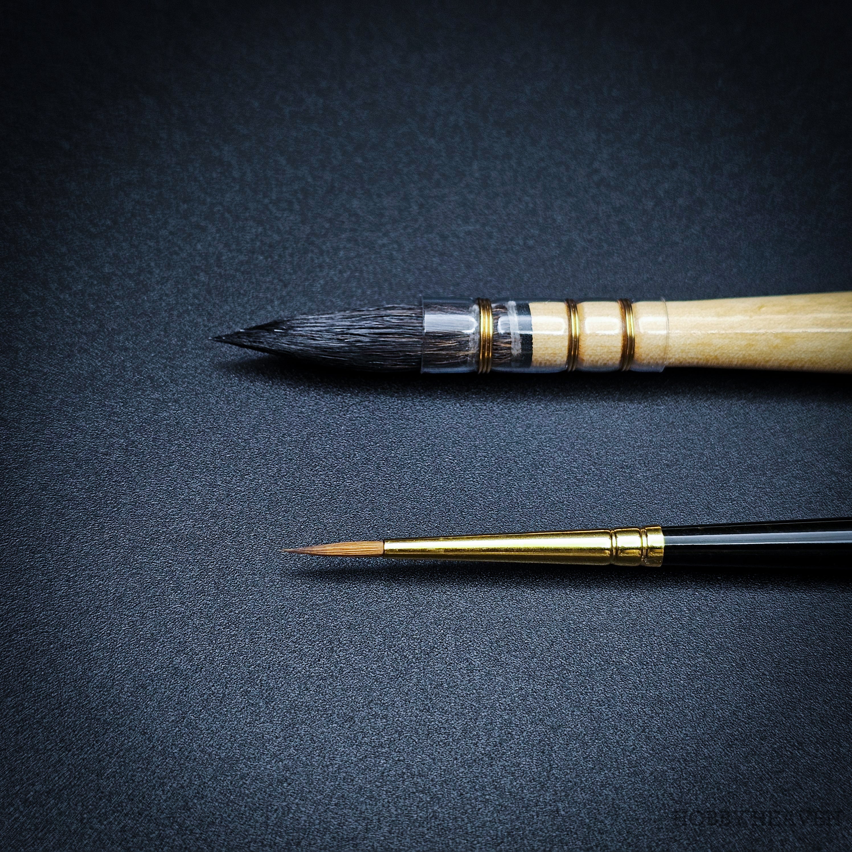 da Vinci 5247 Round and Mop watercolour brushes displayed side by side