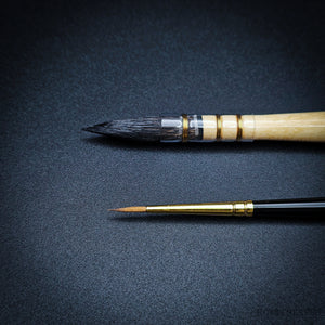 da Vinci 5247 Round and Mop watercolour brushes displayed side by side