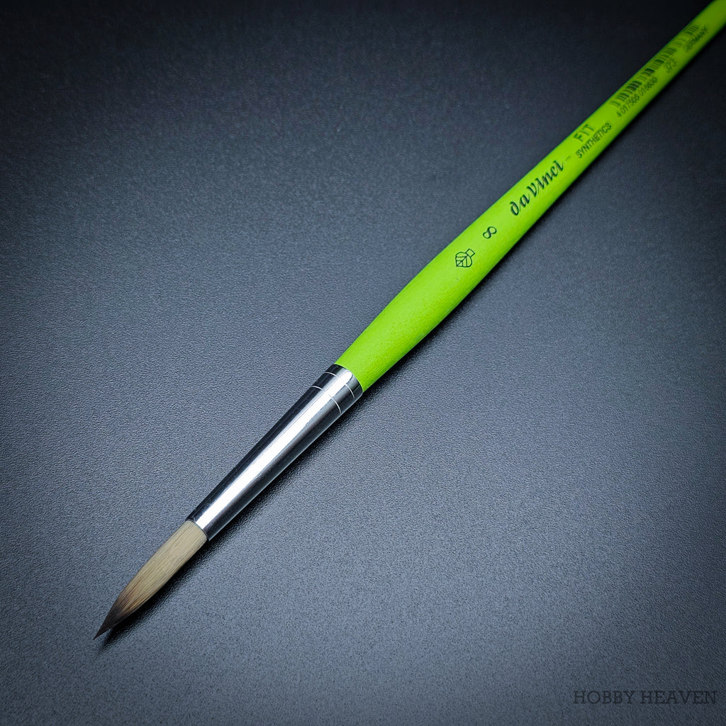 da Vinci FIT 4209 Round Brush (Size 8) on black background, showcasing ergonomic handle and fine point for detailed work