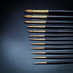 Close-up of da Vinci Harbin Kolinsky Series 1526Y round brush tips showing size comparison and fine points
