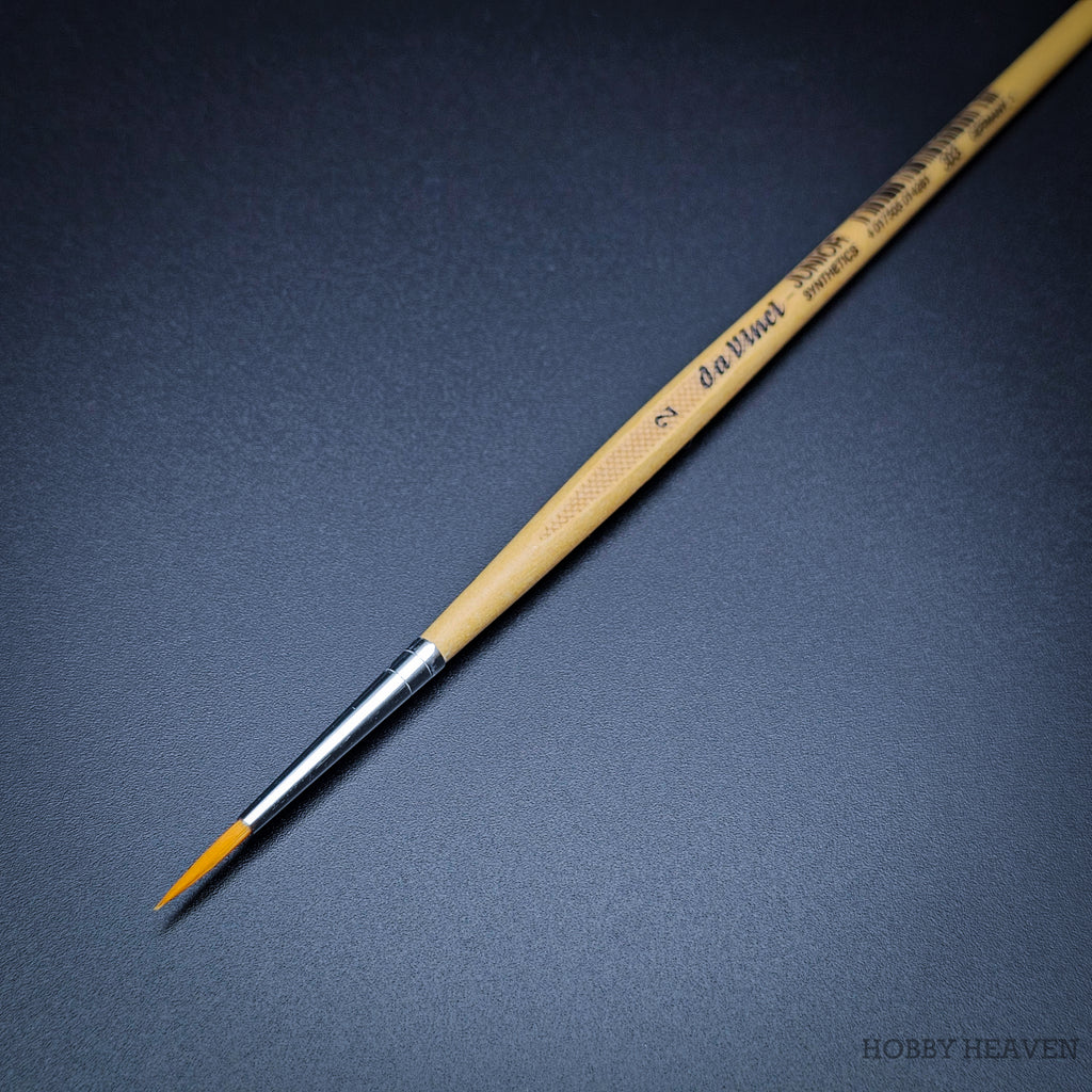 da Vinci Junior 4211 Round Brush (Size 2) on black background, showcasing its fine point for detailed work