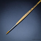 da Vinci Junior 4211 Round Brush (Size 2) on black background, showcasing its fine point for detailed work