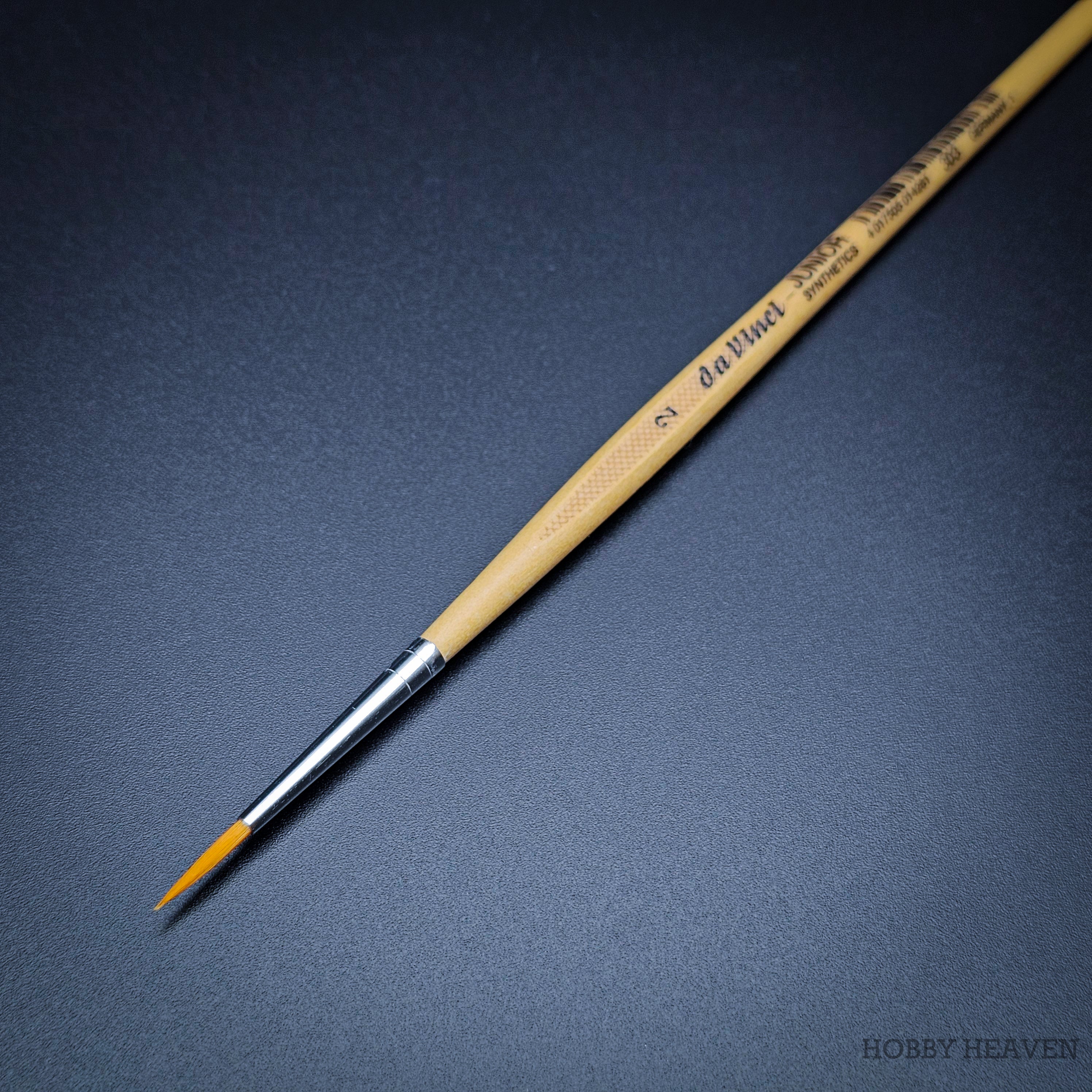da Vinci Junior 4211 Round Brush (Size 2) on black background, showcasing its fine point for detailed work