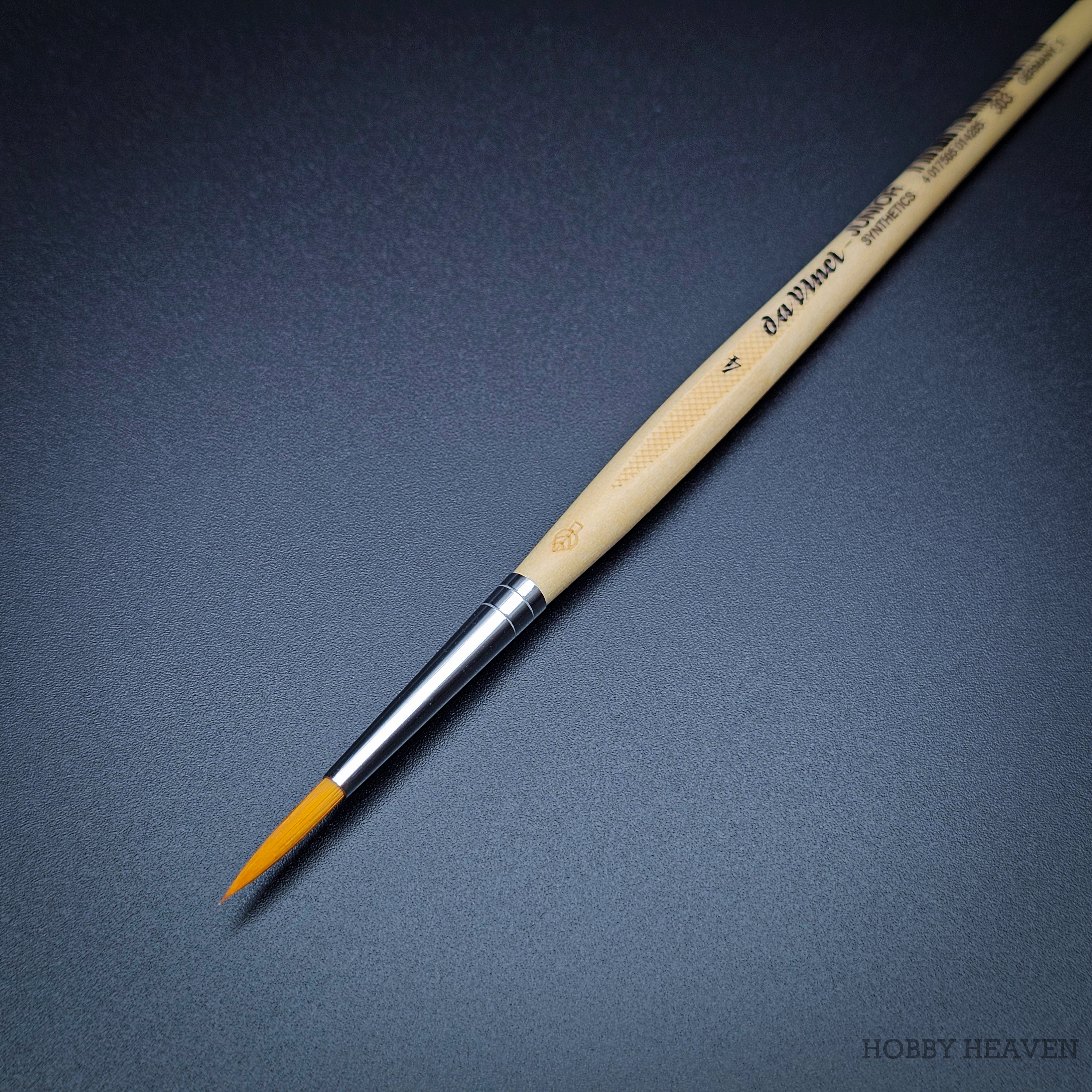 da Vinci Junior 4211 Round Brush (Size 4) on black background, showcasing its fine point for detailed work