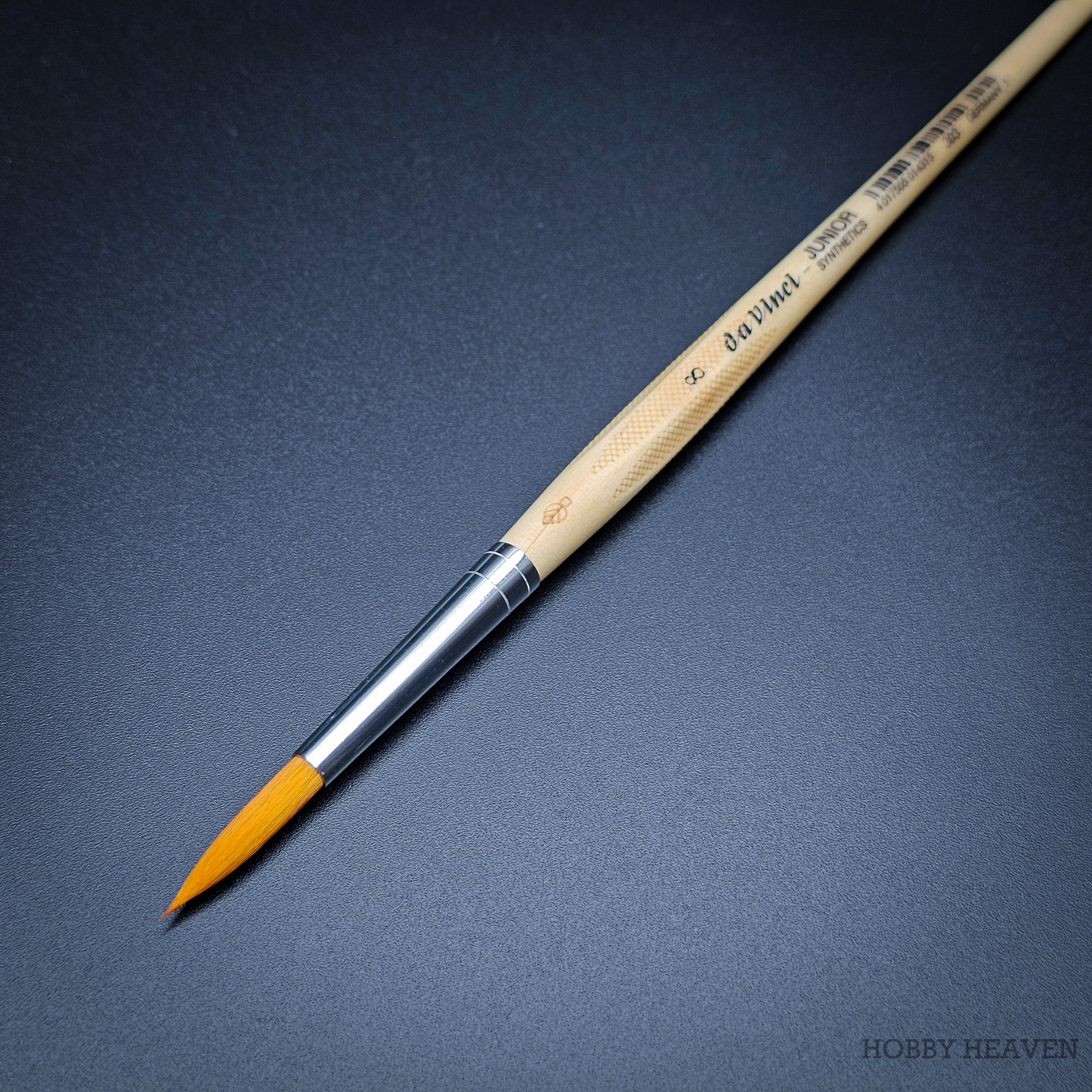 da Vinci Junior 4211 Round Brush (Size 8) on black background, showcasing its fine point for detailed work